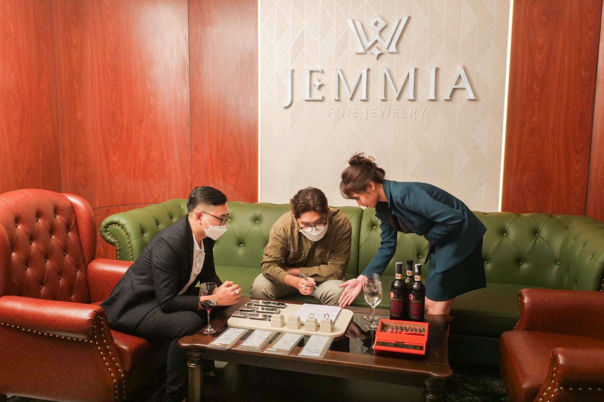Có nên mua nhẫn kim cương ở Jemmia Diamond